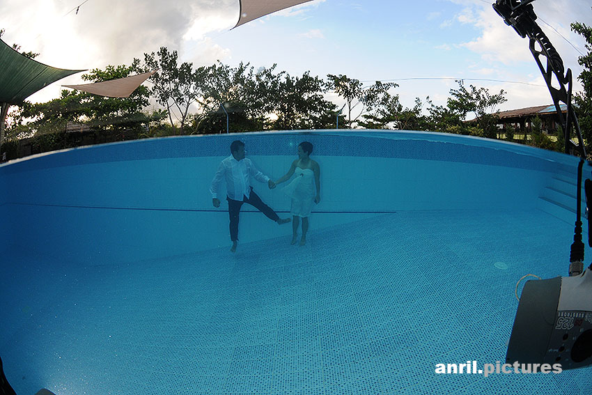 Quick Underwater Orientation in swimming pool before openwater underwater pre wedding photo