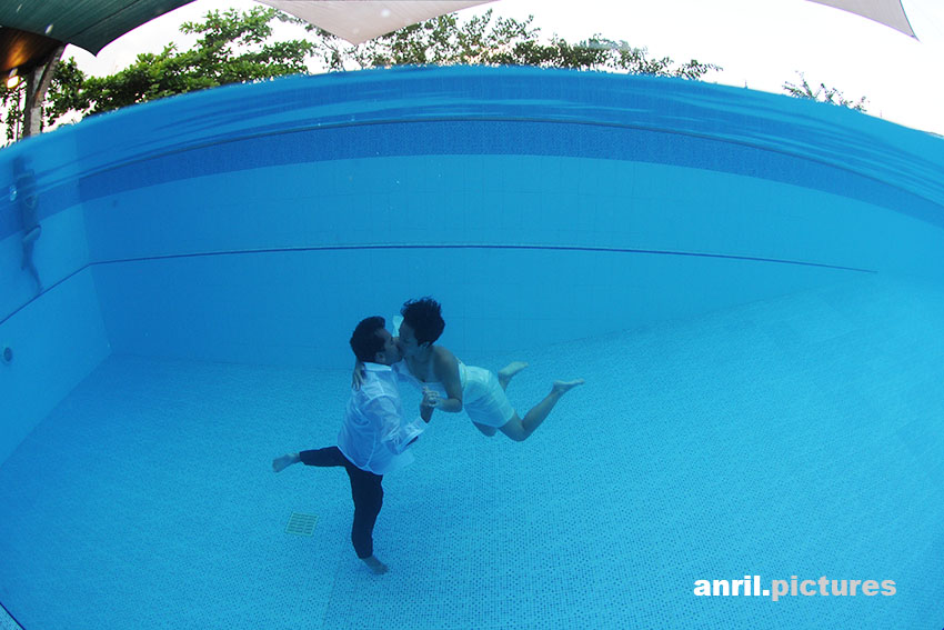 Practising Underwater pre wedding photography before go to the real sea